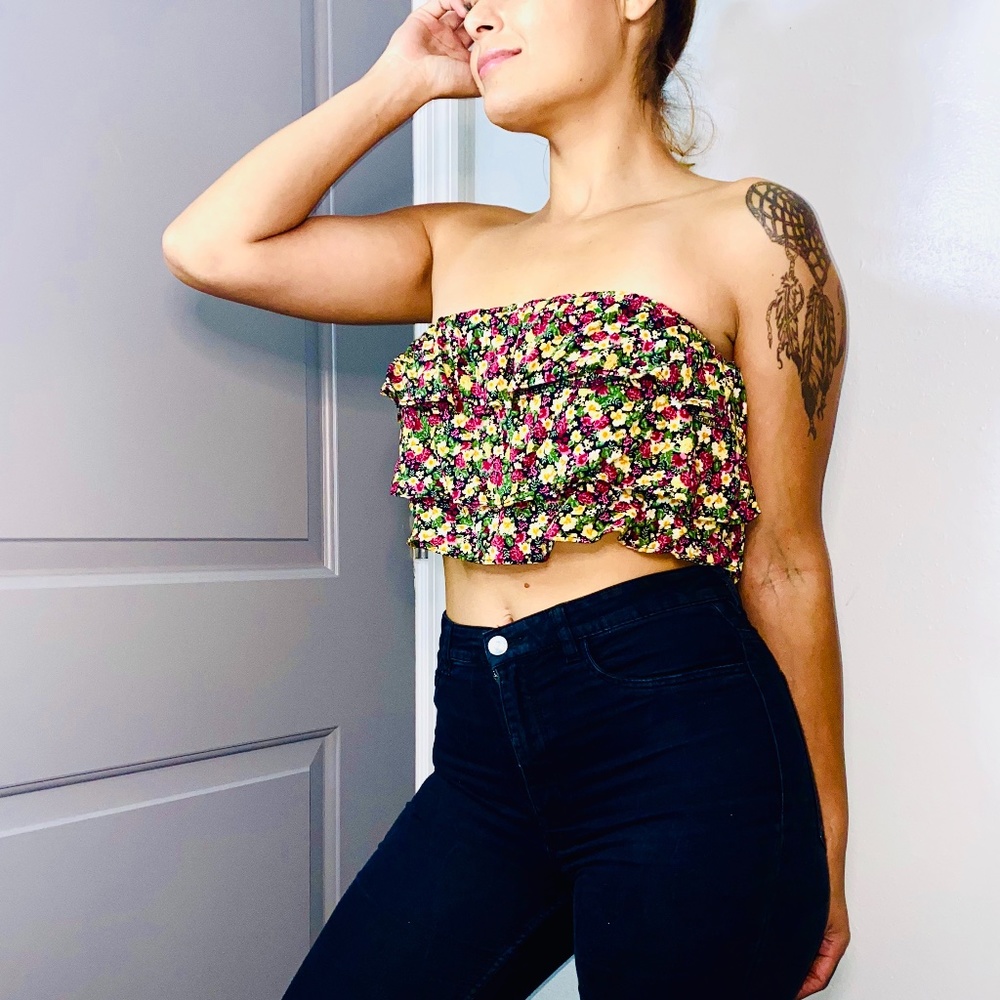 STRAPLESS FLORAL TOP - RUFFLED & PERFECT CONDITION